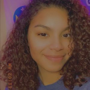 Meet your Posher, Julissa